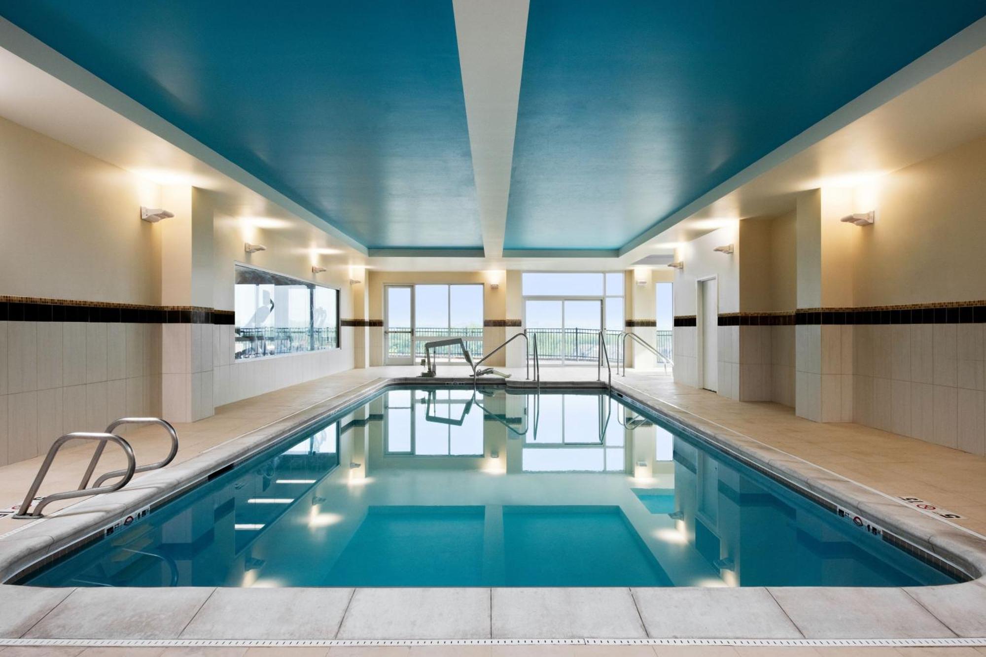 Courtyard Kansas At Briarcliff Hotel 3*
