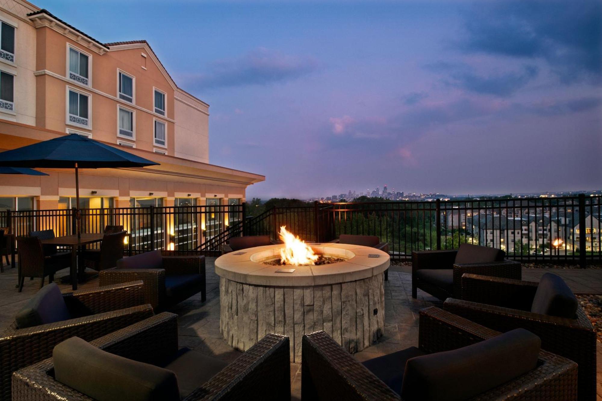 Hotel Courtyard Kansas At Briarcliff 3*